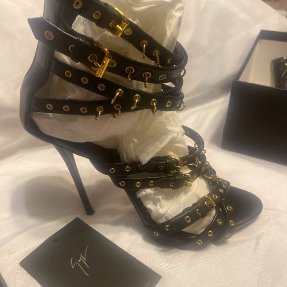 Black and Gold Authentic Giuseppe - Picture 1 of 9